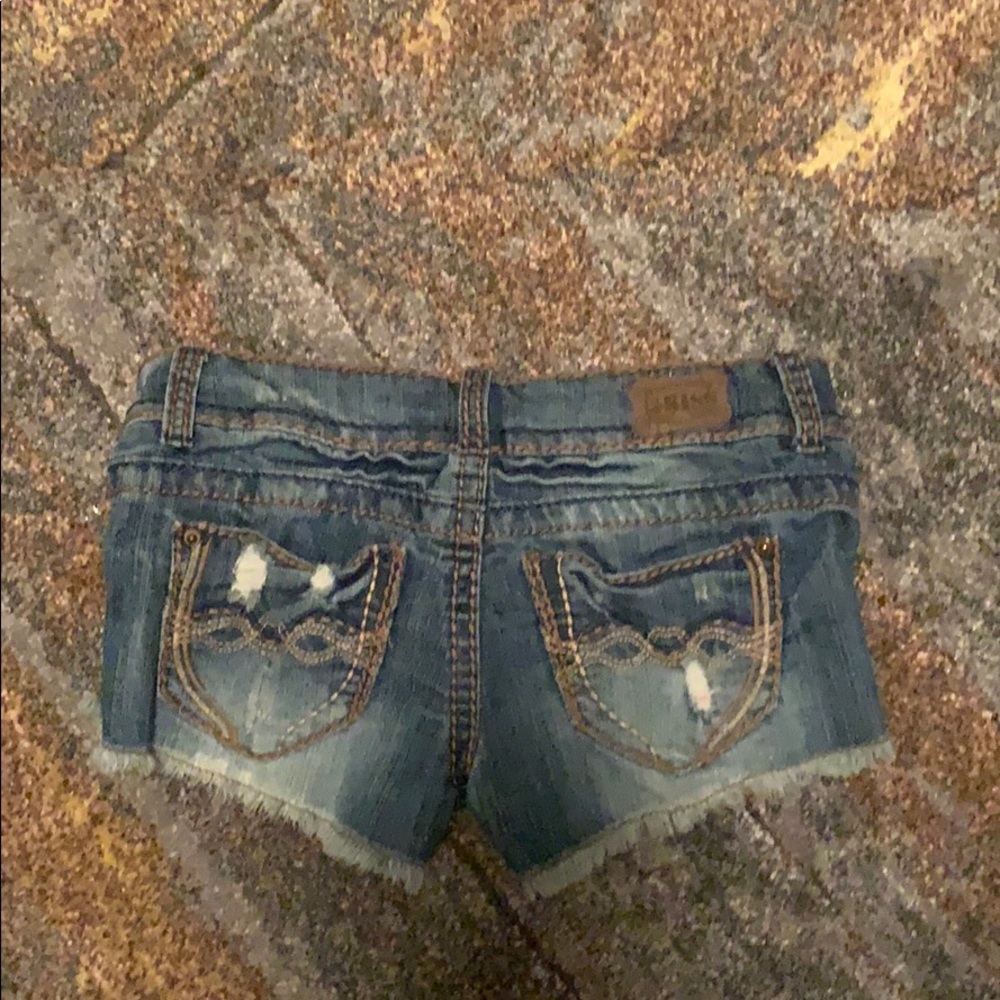 Shorts - Picture 3 of 9